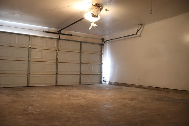 Building Photo - 11406 Greens Ct