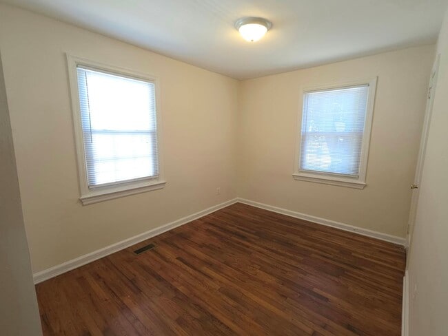 Building Photo - Move In Ready 3 Bedroom Ranch!