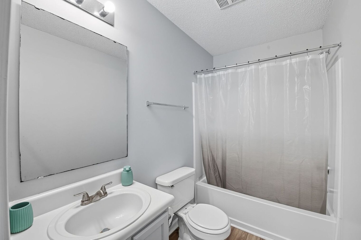 Building Photo - 2 Kings Creek Dr