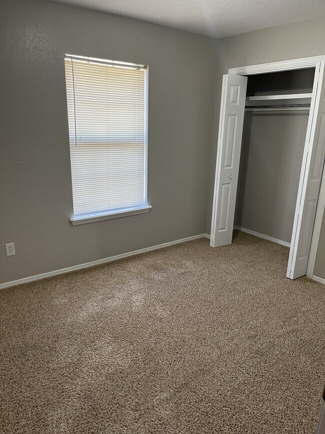 Building Photo - 68 Apple Creek Dr
