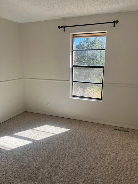 bedroom - 6424 E Bates Ave