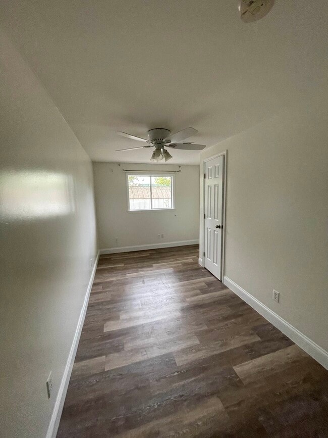 Building Photo - 187 Karen Dr