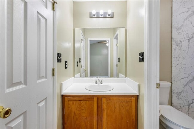 Building Photo - 314 Country Club Dr