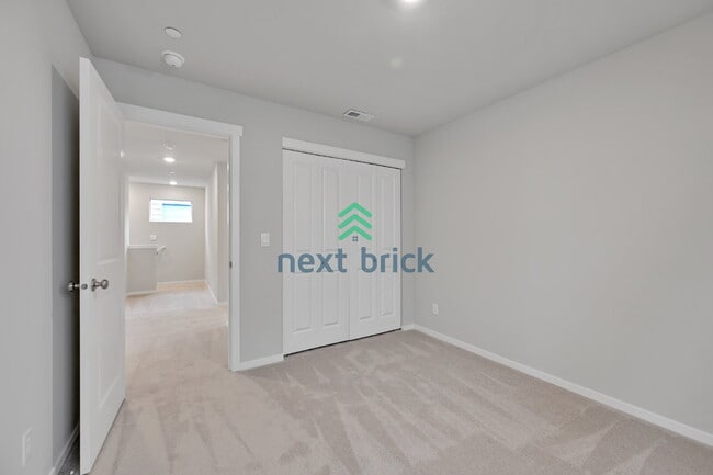 Building Photo - Modern 4-Bedroom Home in Rainier Ridge