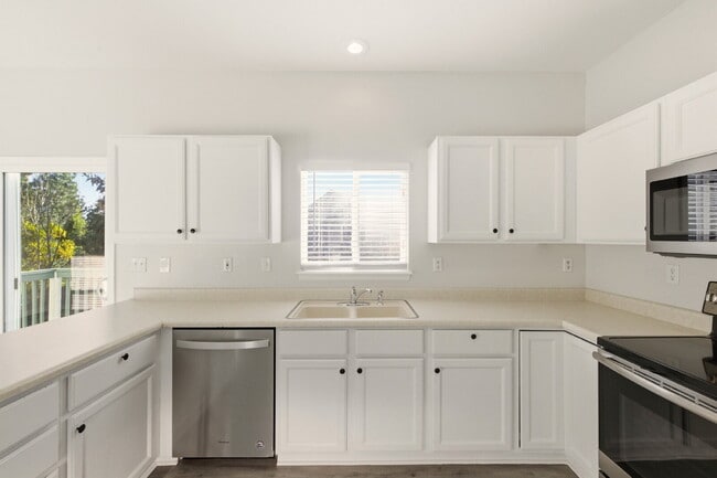 Building Photo - Beautiful Stroh Ranch 4 Bedroom, 2.5 Bath Home, Brand New Kitchen Appliances READY JUNE 5th