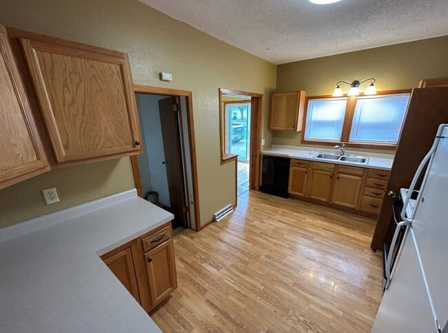 Building Photo - Click the “Apply Now” button or email wapmrentals@gmail.com for a prompt response.