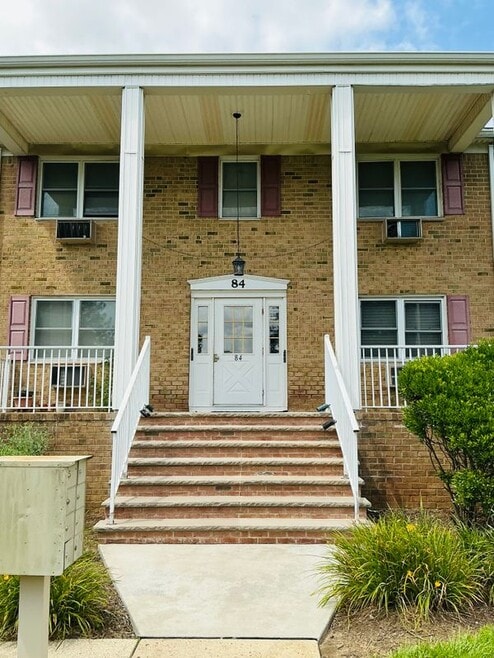 Building Photo - 84 Manchester Ct