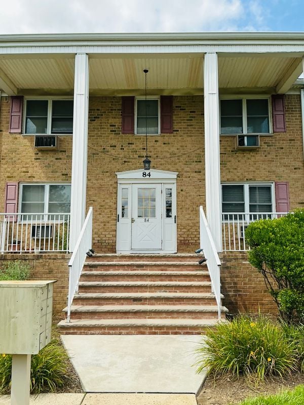 Building Photo - 84 Manchester Ct