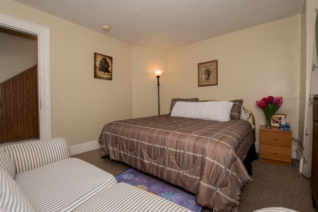 Building Photo - 2 bedroom apartment!