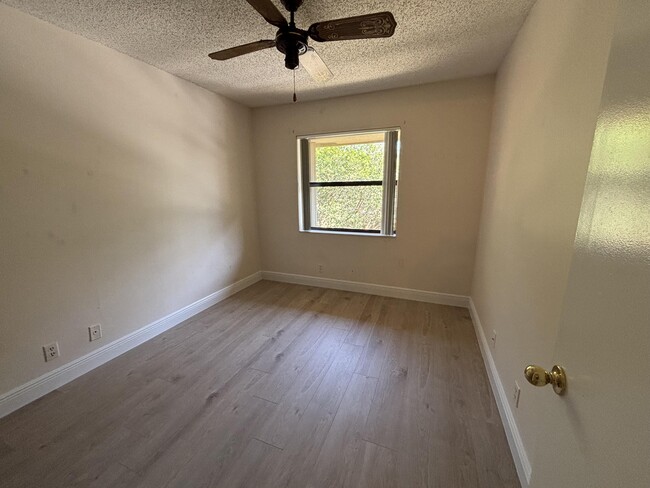 Building Photo - 3687 Carambola Cir N