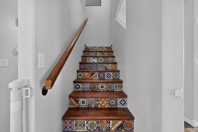 Building Photo - 624 Torretta Dr SW