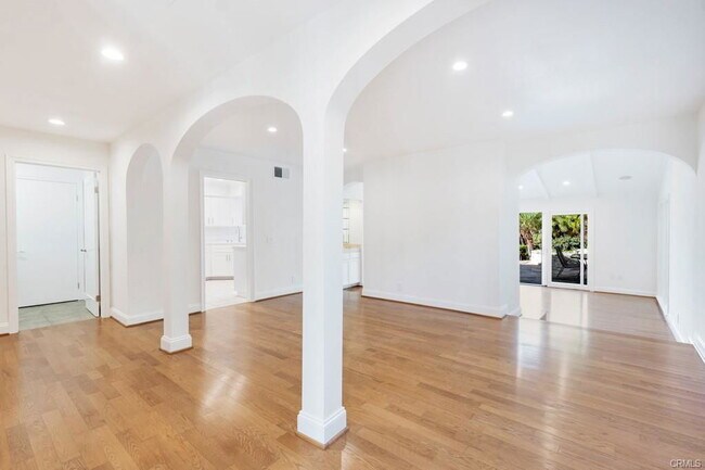 Building Photo - 4410 Park Jazmin
