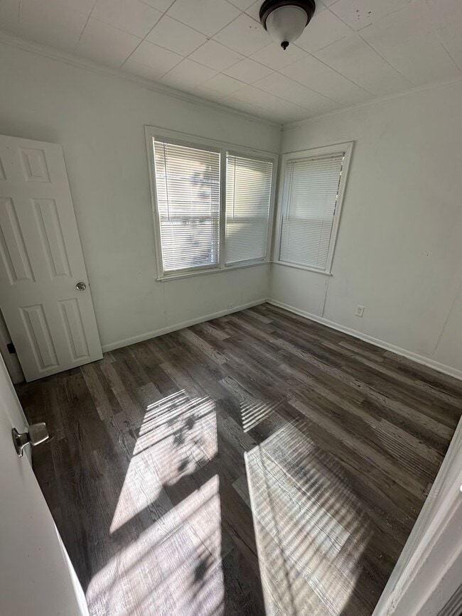 Building Photo - Perfect home right in Midtown