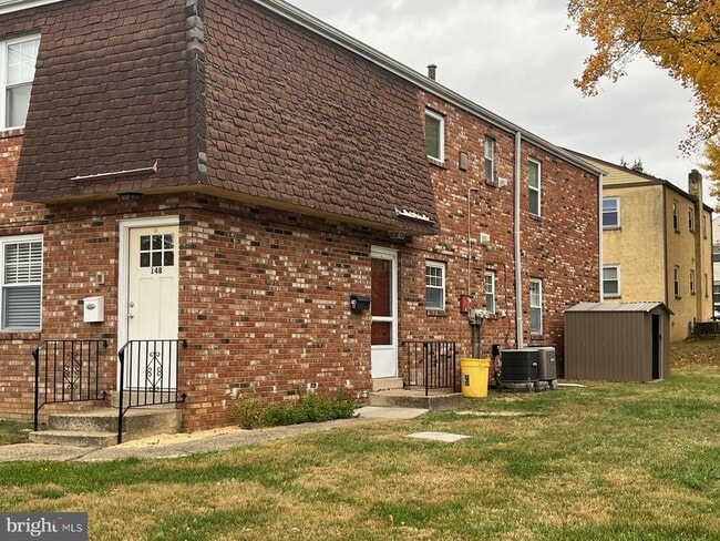 Building Photo - 16 Apel Ave