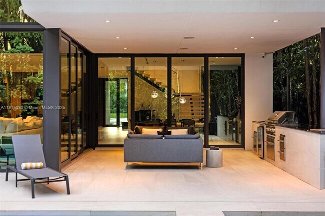 Building Photo - 77 SW 18th Terrace