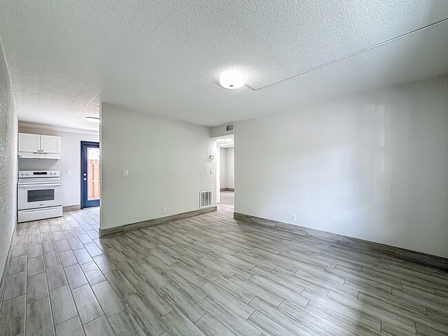Building Photo - 337 Kenilworth Blvd