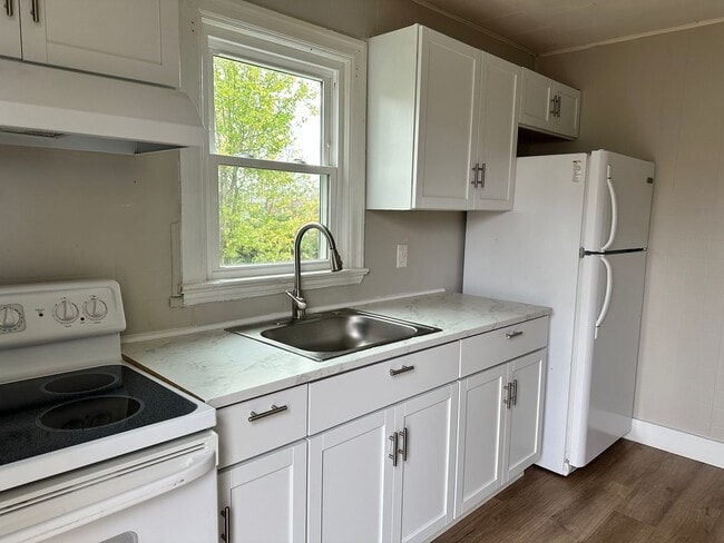 Building Photo - 2-Bed 1-Bath House