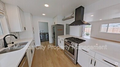 Building Photo - 166 Cameta Way