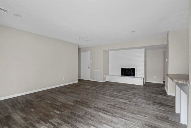 Building Photo - 4904 Watkins Dr