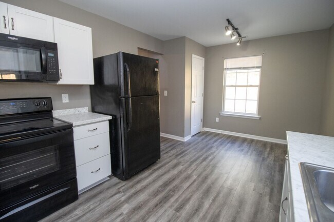 Building Photo - 101 Saskatoon Dr