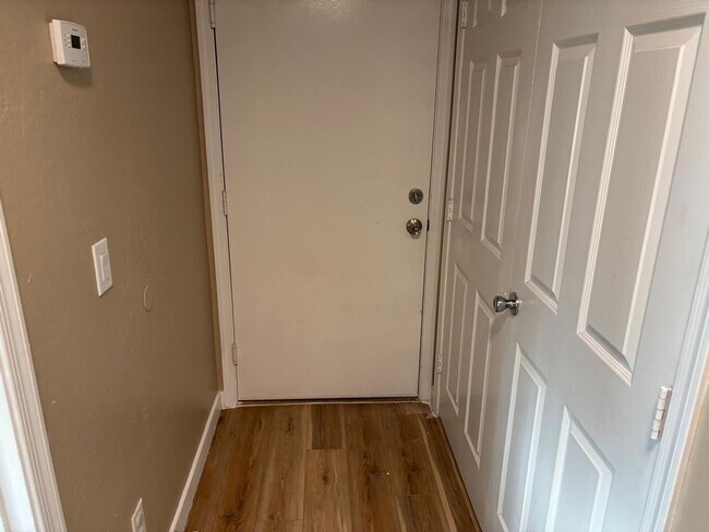 Building Photo - Charming 3BR House in Phoenix