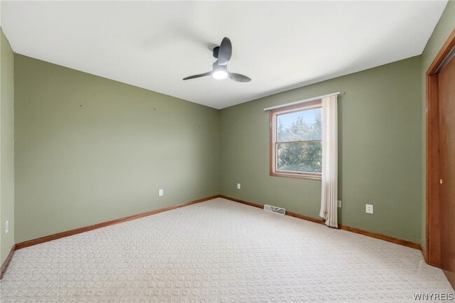 Building Photo - 555 Lakeview Ave