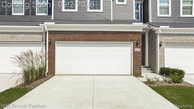 Building Photo - 4819 Glenora Dr