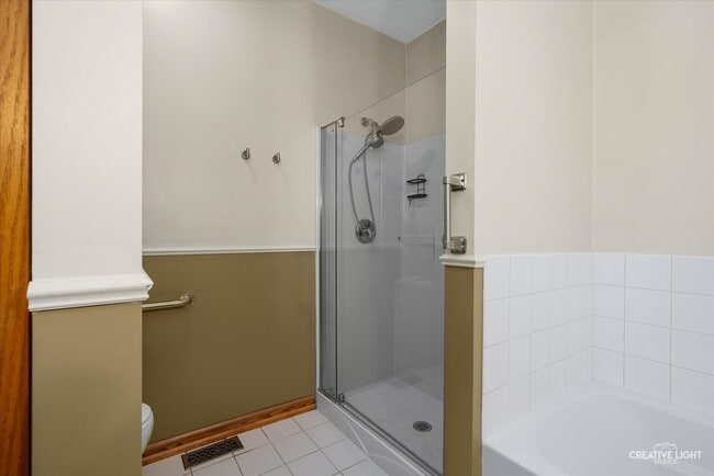 Building Photo - 230 St James Pkwy