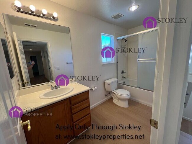 Building Photo - 1 Addison Ct