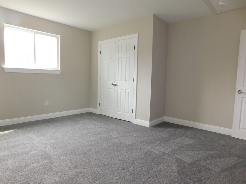 Bedroom 2 - 320 Kalmia St