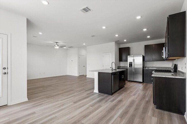 Building Photo - 5800 Beverly Pr Rd
