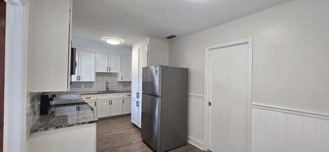 Building Photo - Coming Soon Lake Shore Single Family Home