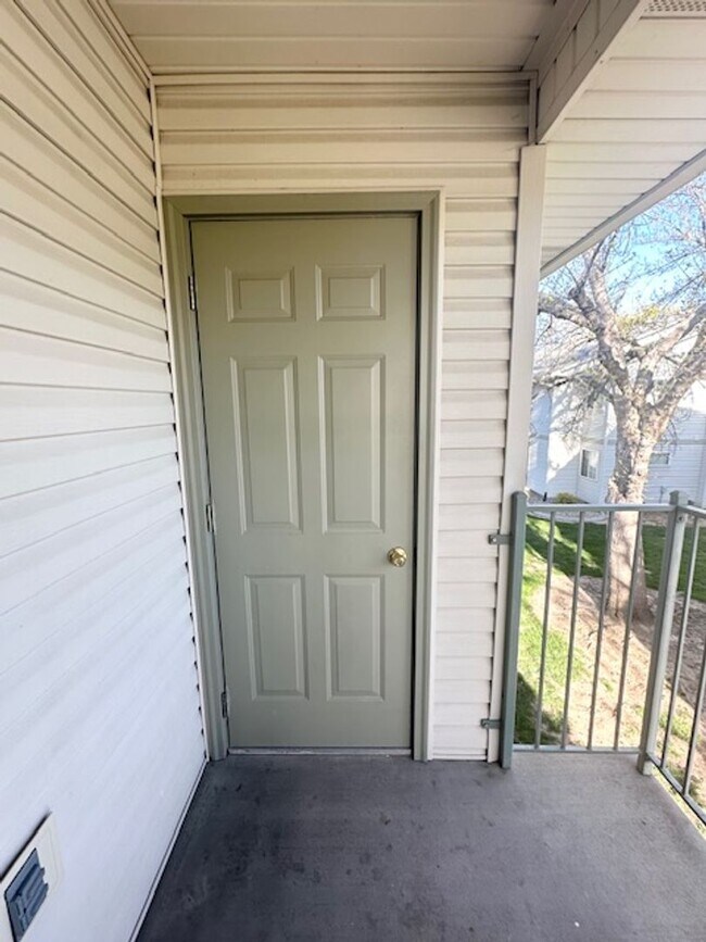 Building Photo - Newly renovated in 2024 2 bedroom 2 bathroom apartment available soon.