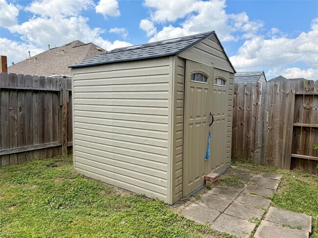 Building Photo - 11127 Blue Feather Dr