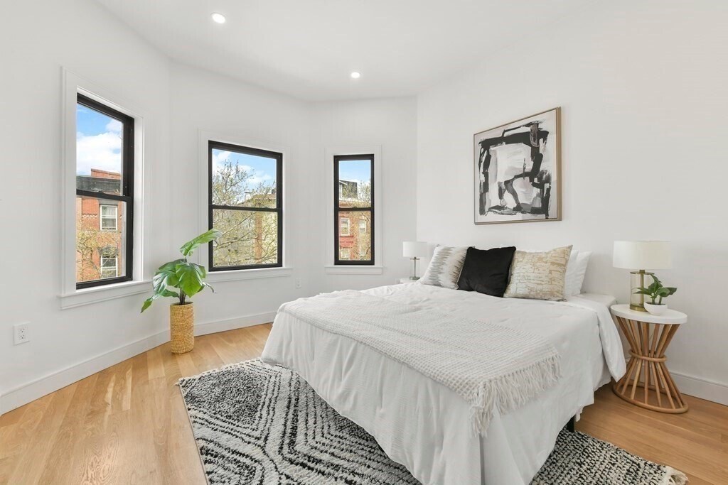 Building Photo - 142 Chelsea St