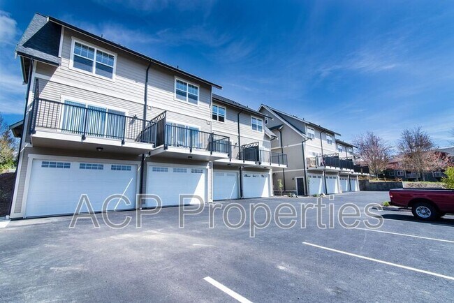 Building Photo - 4606 Tremont Ave
