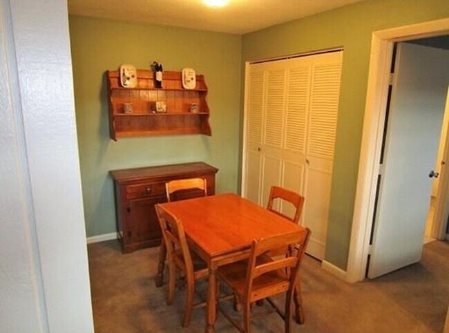 Building Photo - 12 Williamsburg Ct