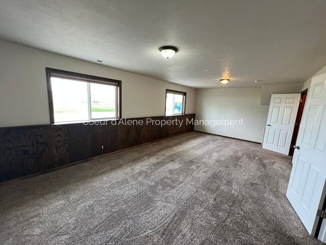 Building Photo - Well Maintained 4 bed house in The Landings
