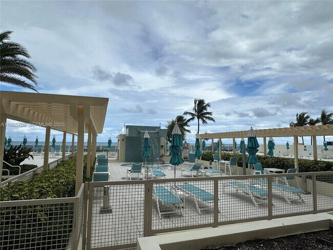 Building Photo - 2501 S Ocean Dr