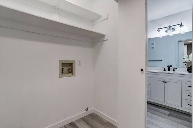 Building Photo - 3315 S Ammons St