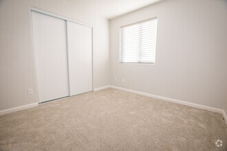 Building Photo - 4 Bedroom, 2 Bath, Split Floor Plan, 2 Car...