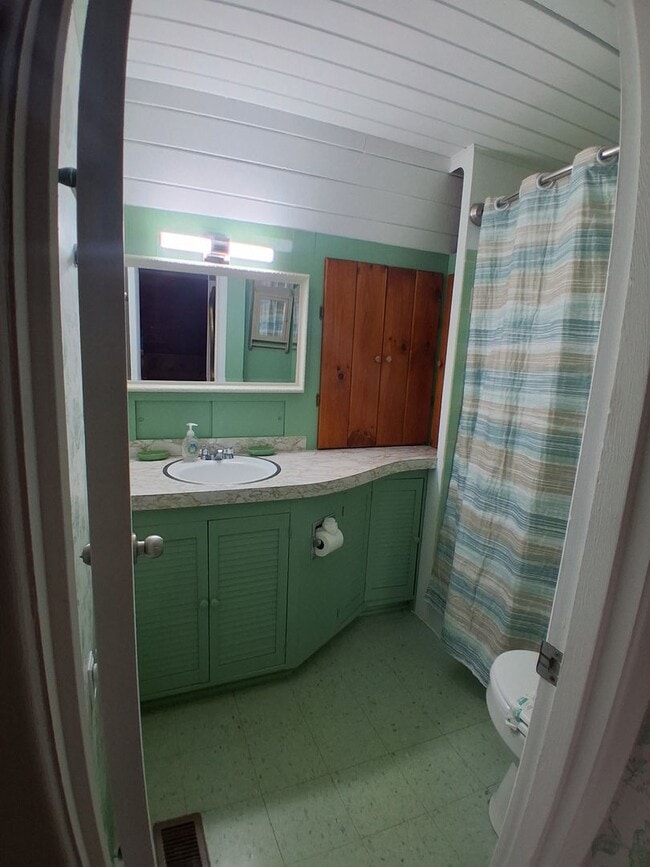 Building Photo - $1,800 - 2 Bedroom / 1.5 Bath Unfurnished ...