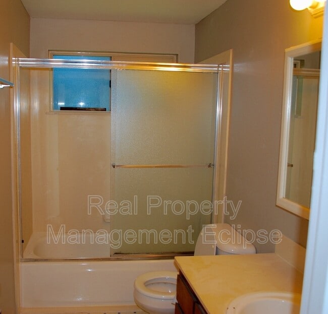 Building Photo - 6130 W Beech St