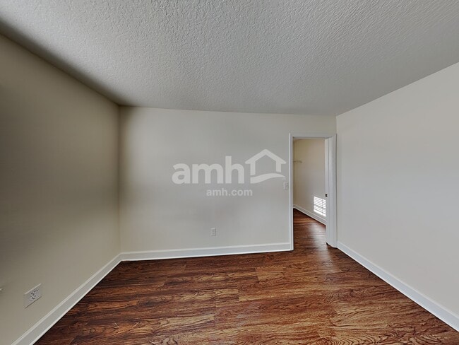 Building Photo - 3084 Creek Village Ln