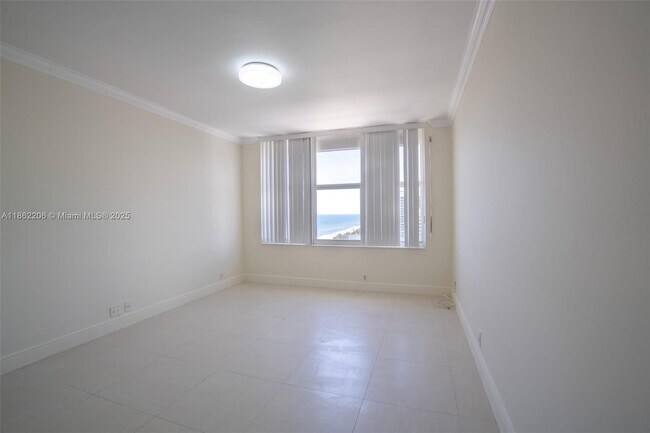 Building Photo - 4747 Collins Ave