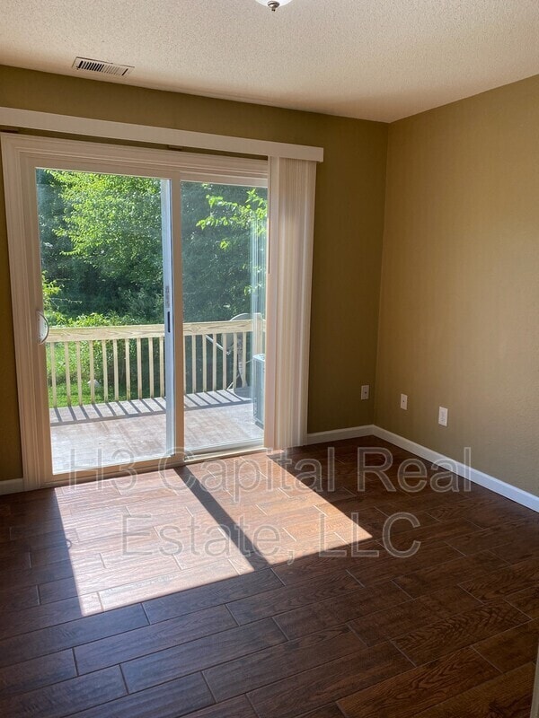 Building Photo - 78 Village Ct