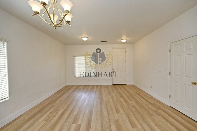 Building Photo - 6083 E Andrews Ave