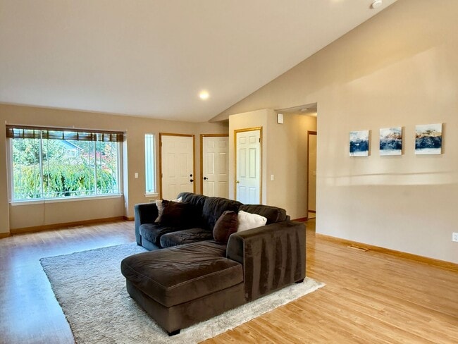 Building Photo - Immaculate Mill Creek Rambler | A/C • Cul-...