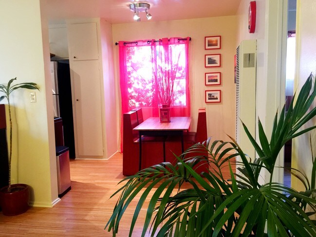 Dining - 20 20th Ave