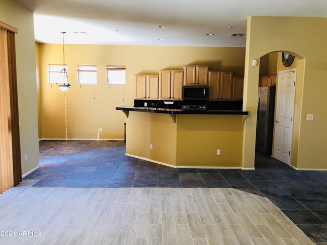 Building Photo - 10453 E Pine Valley Dr